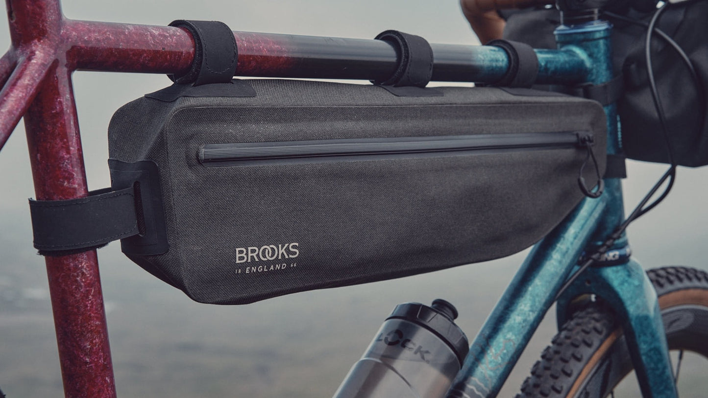 BROOKS SCAPE 3L rammekasse sort
