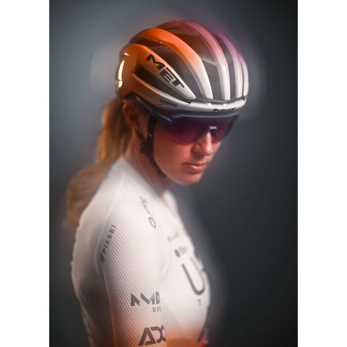 MET TRENTA 3K CARBON UAE TEAM ADQ 2026 Violet/orange hjelm