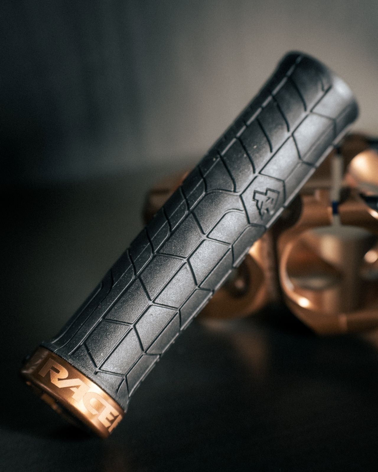 Grips RACE FACE GETTA Lock-On 135mm Black/Bronze KashMoney